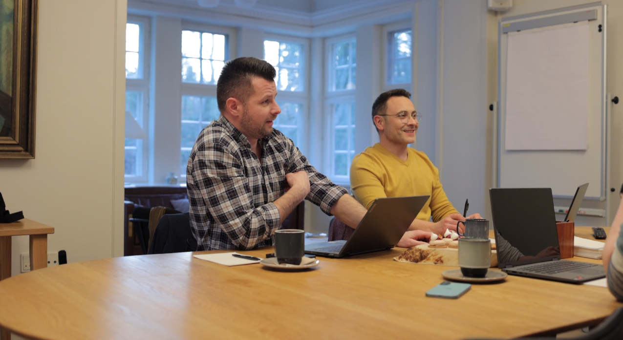 Brainiacs fællesskab i samtale